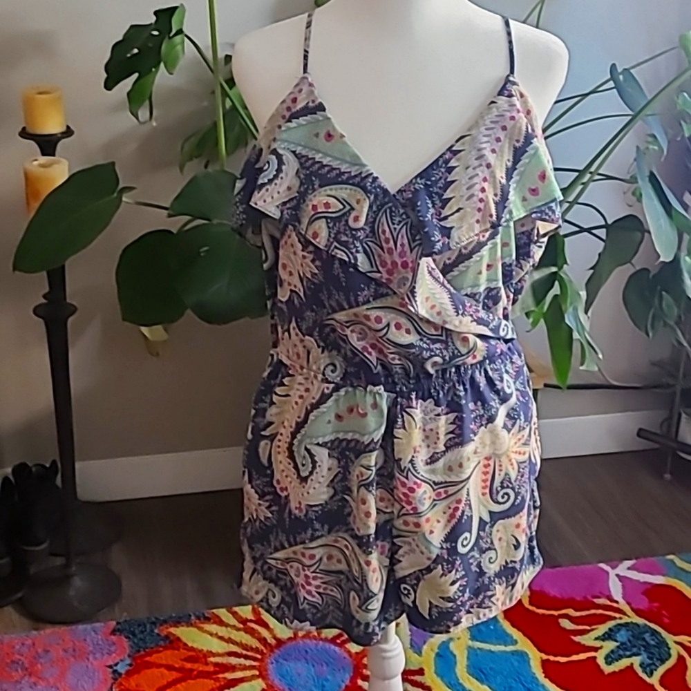 Beautiful romper shorts with pockets